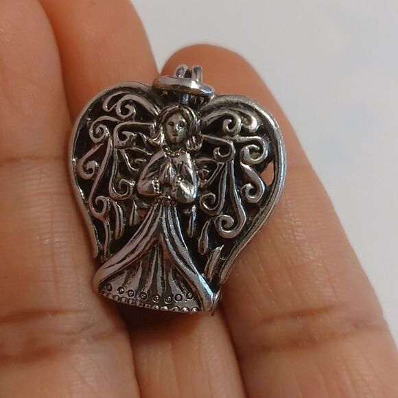 Vintage Camco Praying Angel Open Scroll Essential Oil Locket Pendant - Picture 1 of 5